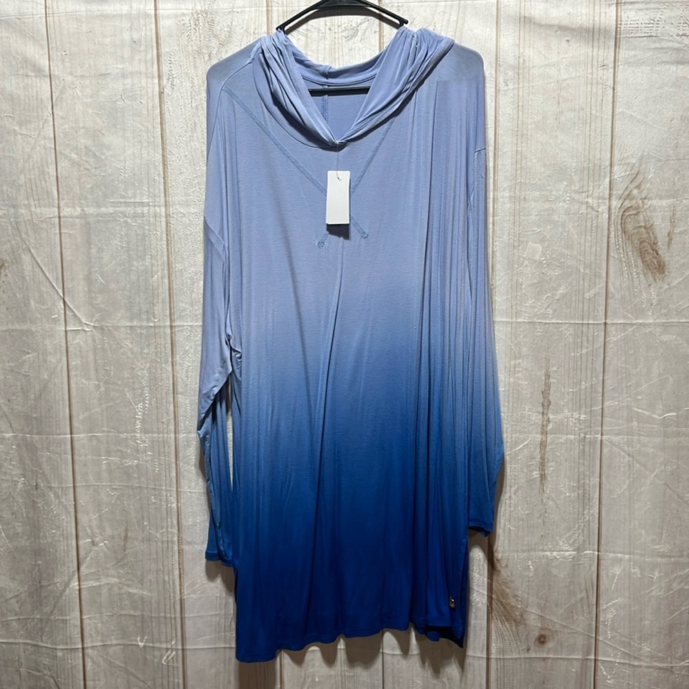 LIVI hooded long sleeve top